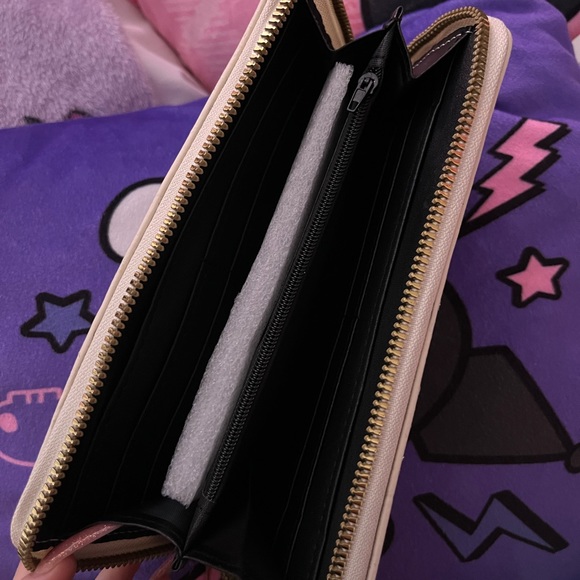 Hello Kitty Wallet - Picture 2 of 2